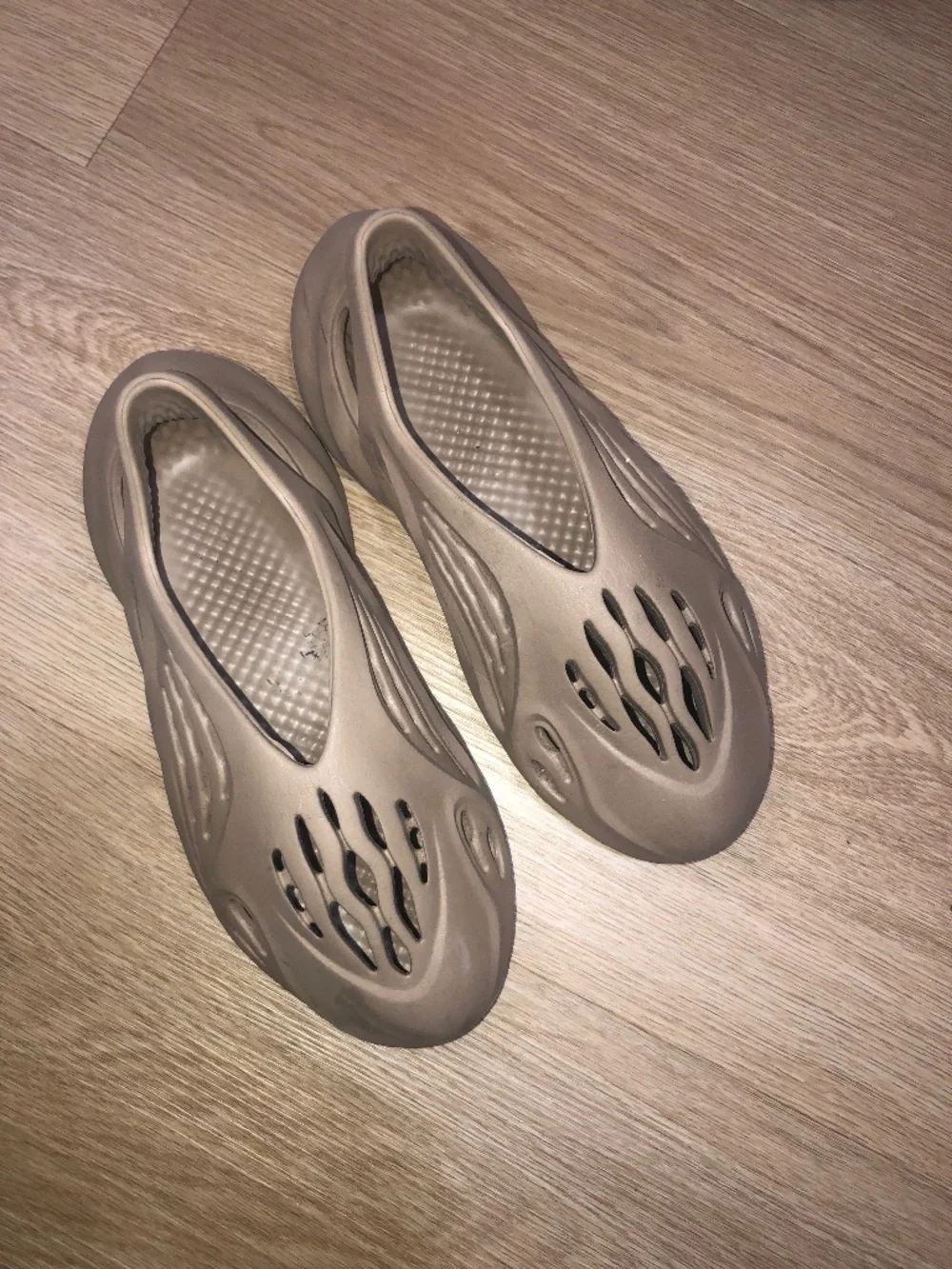 YZY Slides SAND size 9